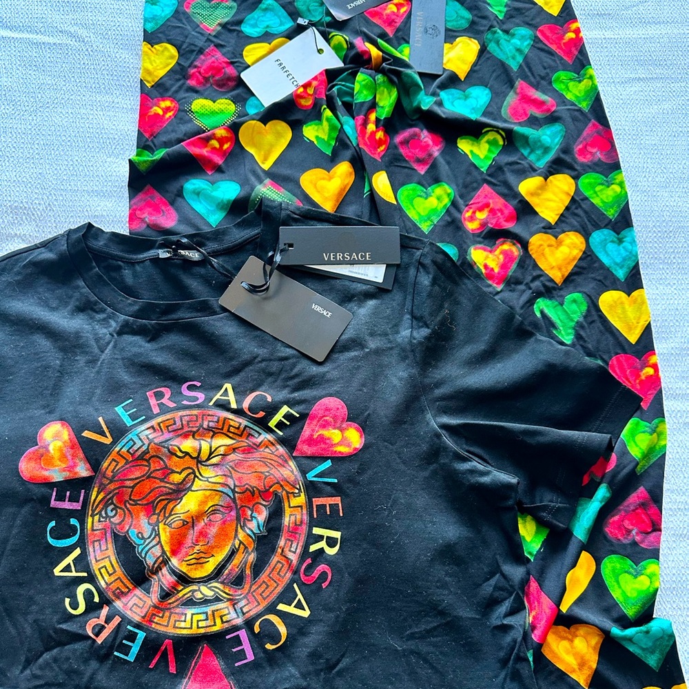 Versace leggings and tshirt